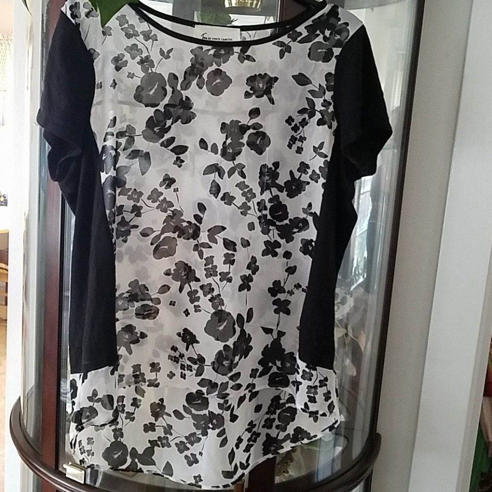 Two by Vince Camuto Top
